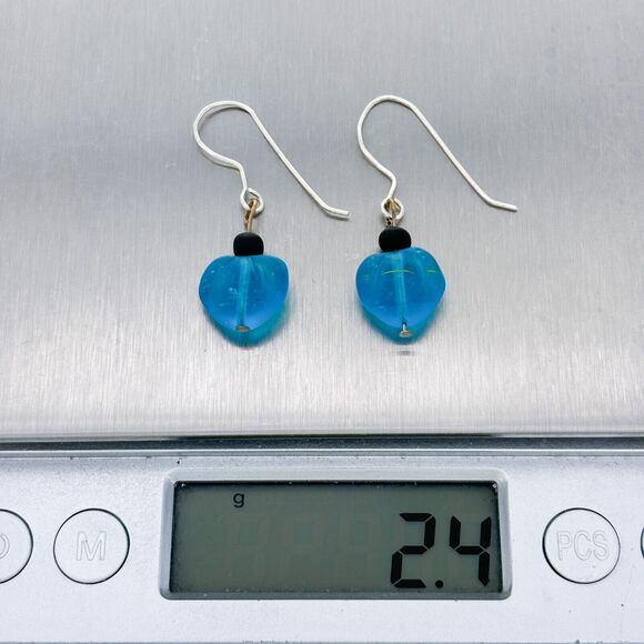 Vintage Silver Tone Blue Sea Glass Heart Dangle Earrings - Picture 4 of 4